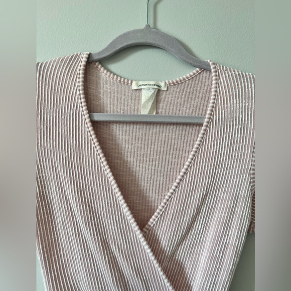 Caution to the Wind pink striped wrap short sleeve - Picture 3 of 3